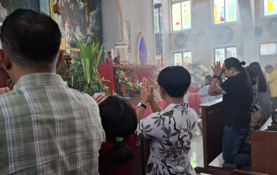 Ratusan Umat Katolik Sanggeng Rayakan Hari Raya Pentakosta Jaga Damai