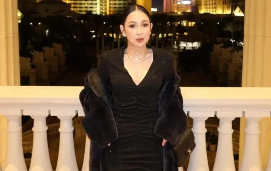 Warna pakaian yang memberi kesan classy dan timeless