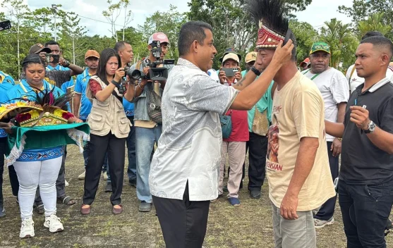 Bupati Bintuni Sambut Hangat Kontingen Pesparani Teluk Wondama 2026