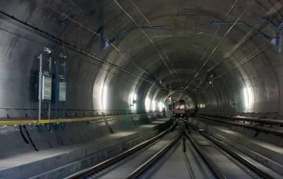 Terowongan Terpanjang Dunia ternyata Menembus Pegunungan Alpen Swiss