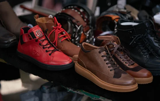 4 Tips Membeli Sepatu Bekas.