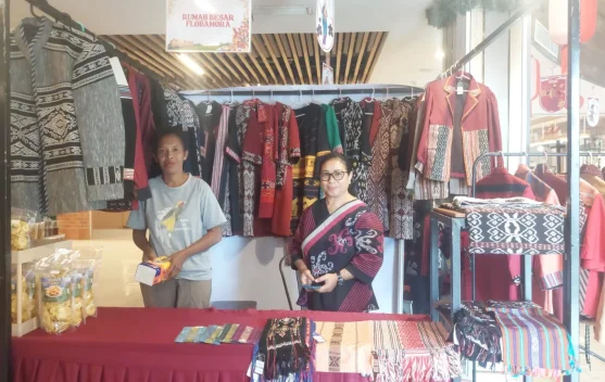 Flobamora Perkenalkan Tenun Timor Lewat Pameran Budaya