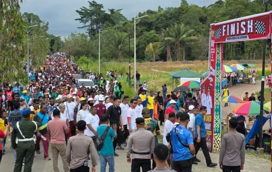 Jalan Santai HUT RI Satukan Ribuan Warga, Semarakan Merah Putih