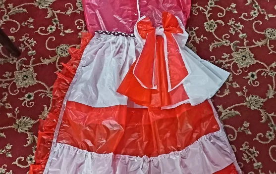 Kreasi Aksesori dan Baju dari Kresek Bekas
