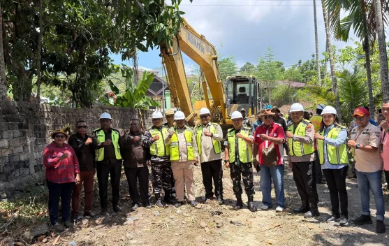 Pembangunan Jalan Anggori-Petrus Kafiar Jadi Akses Baru Warga Manokwari