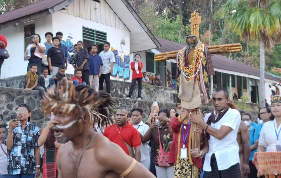 OMK St. Aquinas Amban Ajak Kaum Muda Terlibat dalam Kirab Salib IYD