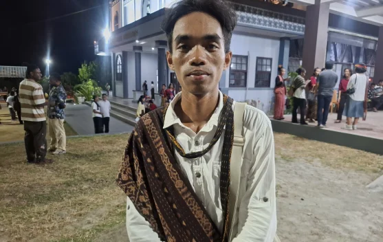 OMK Santo Thomas Aquinas Amban Arak Salib IYD ke Lingkungan dan Stasi