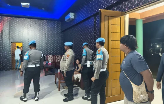 Razia Tempat Hiburan Malam, Propam Polres Bintuni Cek Disiplin Anggota
