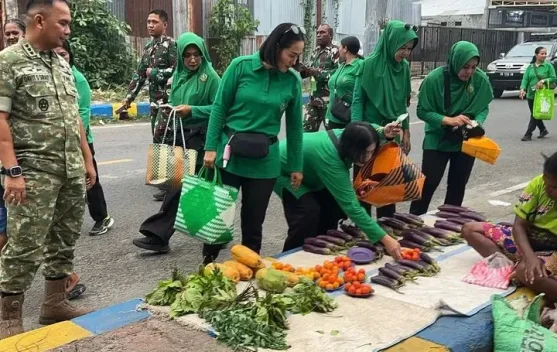 Kemanunggalan Kodim 1801 Manokwari dan Rakyat Meningkatkan Roda Perekonomian