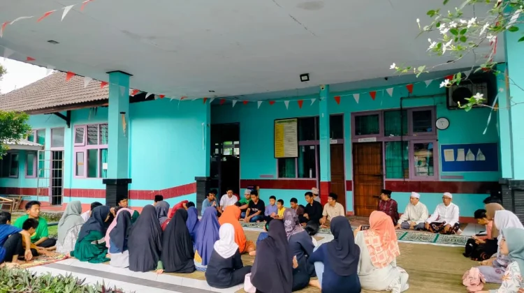 Siswa Tunanetra SLB A YPTN Mataram Gelar Syukuran Menjelang Ramadan