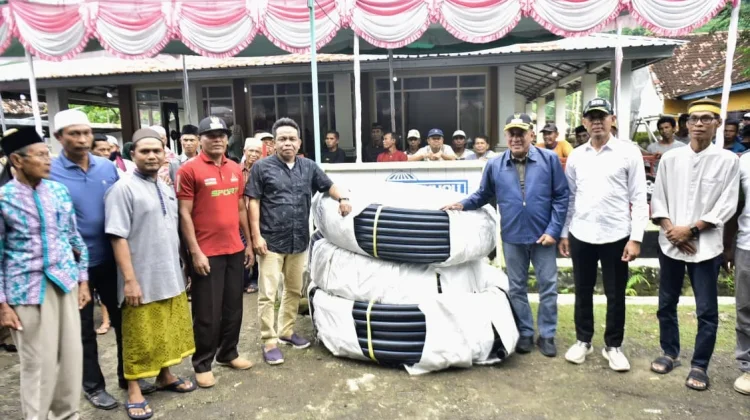 Bupati Bima Salurkan Bantuan Pipa Air Bersih untuk Desa Tolowata