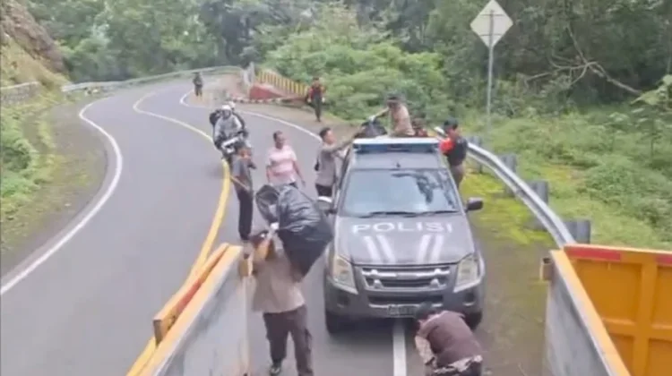 Kepolisian Gelar Kerja Bakti Lintas Sektoral di Kawasan Wisata Sembalu