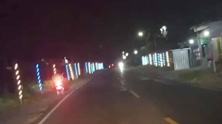Desa Pasang Lampu Hias Meriahkan Ramadhan, Bupati Lotim Apresiasi