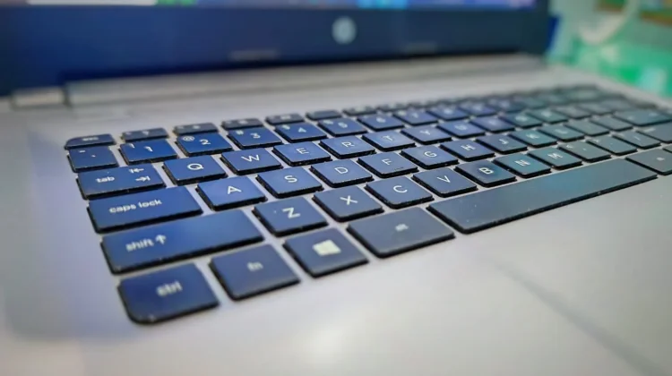 Mengapa Huruf Keyboard Tidak Berurutan Sesuai Abjad?
