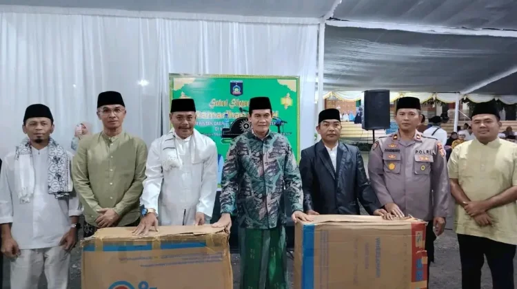 Wabup Loteng Serahkan 24 Kursi Roda untuk Penyandang Disabilitas di Kopang