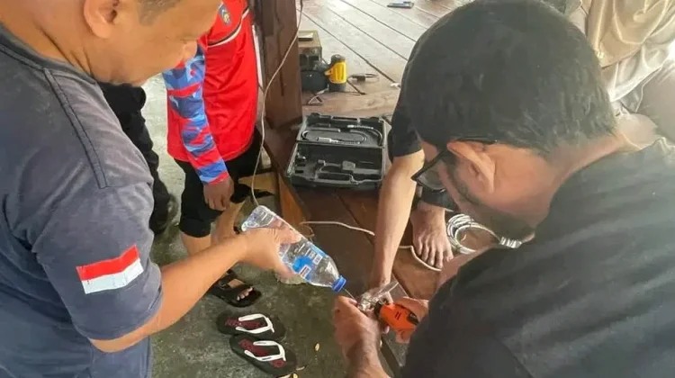 Damkartan Loteng Bantu Warga Operasi Pontong Cincin
