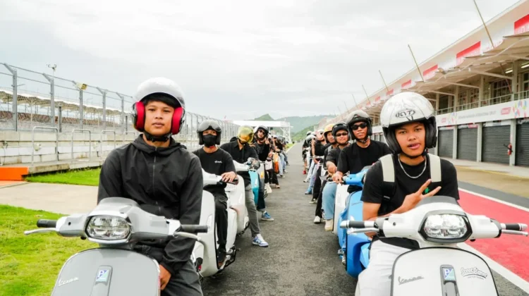 Komunitas Scoot Street Ngabuburit di Sirkuit Mandalika