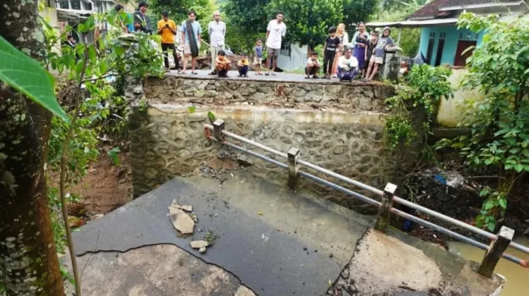 Respons Cepat Bupati Lombok Barat Atasi Jembatan Putus Sekotong Timur