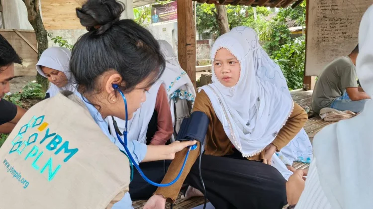 Ramadan, Ratusan Santri Yatim Dhuafa Dibantu PLN
