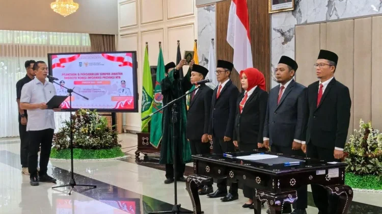 Gubernur NTB Lantik Lima Komisioner Komisi Informasi Periode 2026–2030