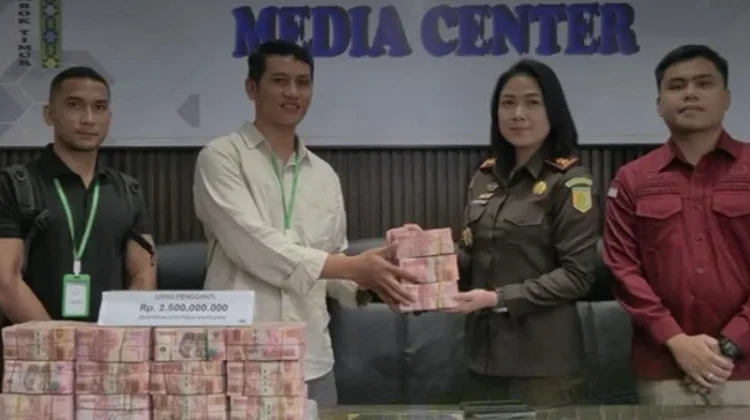 Terpidana Kasus Tambang Pasir Besi  Bayar Uang Pengganti ke Kejari Lotim