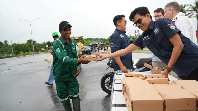 Takjil Gratis Warnai Suasana Ramadan di Kawasan The Mandalika