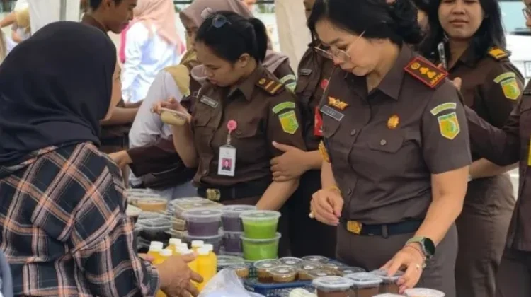 Ringankan Beban Masyarakat saat Ramadan, Kejari Dompu Gelar Pasar Murah