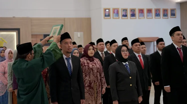 Kakanwil Kemenkum NTB Lantik 2 Pejabat Fungsional, Tekankan Kontribusi Nyata