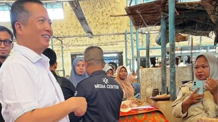 Safari Ramadan di Lombok Barat, Gubernur NTB Pantau Harga dan Pastikan Pasokan Pang