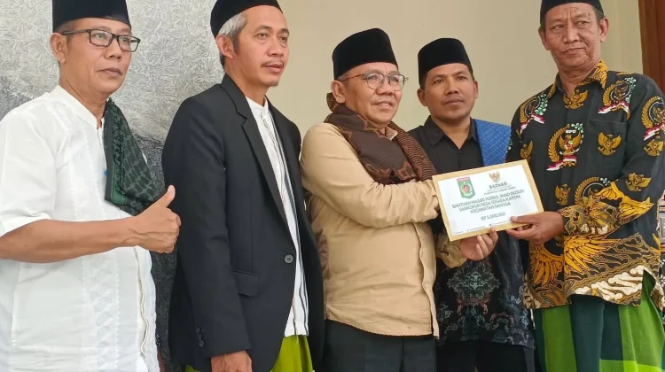 Safari Ramadan di Gangga, Bupati KLU Serap Aspirasi Warga dan Serahkan Bantuan