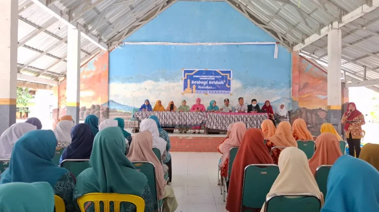 Sinergi Perempuan dan Profesi di Langgudu, Tebar Berkah Ramadan ke Warga