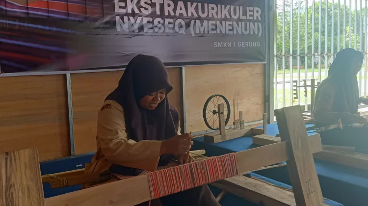 Keterampilan Menyesek di Sekolah menuju Pelestarian Budaya Lokal