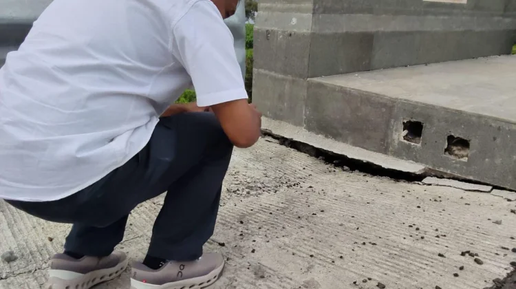 Pemkab Sumbawa Dorong Perbaikan Bahu Jalan Samota