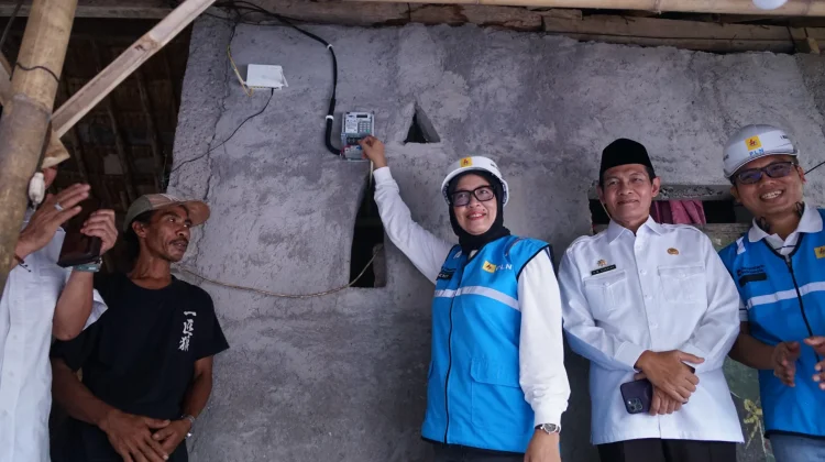 PLN Hadirkan Listrik Gratis bagi Ribuan Warga lewat Light Up The Dream