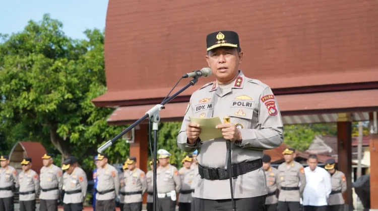 Polda NTB Gelar Upacara PTDH Satu Perwira  dan Enam Anggota Dapat Penghargaan