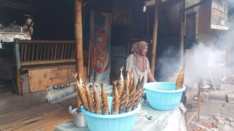 Penjualan Ikan di Loang Baloq Meningkat Selama Ramadan, Pedagang Untung Banyak