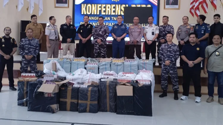 TNI-Bea Cukai Sita Setengah Juta Batang Rokok Selundupan di Pelabuhan Lembar