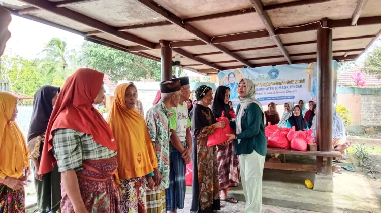 PKK Loteng Tebar Berkah Ramadan, Ribuan Paket Sembako Disalurkan untuk Lansia