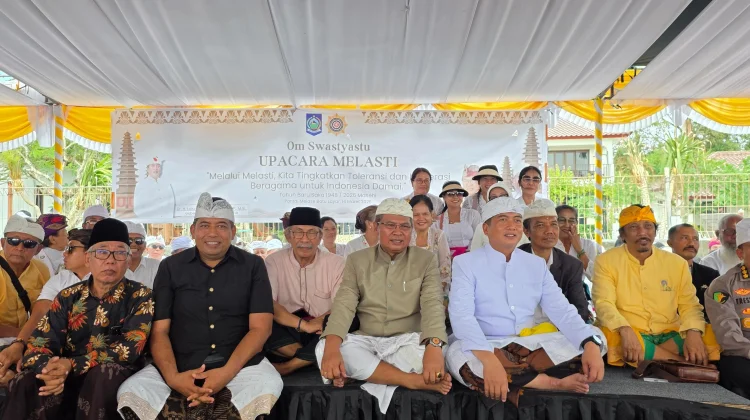 Ribuan Umat Hindu Melasti Nyepi dan Idulfitri Dekatkan Persaudaraan