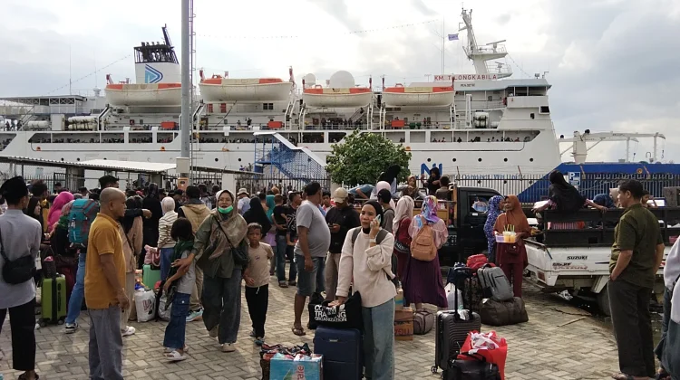 Ribuan Pemudik Tiba di Pelabuhan Bima jelang Lebaran 2026