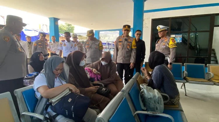Kapolres Bima Kota Tinjau Terminal Dara, Cek Kondisi Bus dan Pemudik