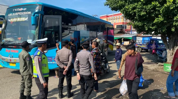 Personel Ops Ketupat Rinjani 2026 Pos Pelayanan Terminal Dara  Amankan   Pemudik