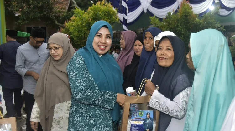 TP PKK Kabupaten Bima Salurkan Bantuan Ramadan di Wawo