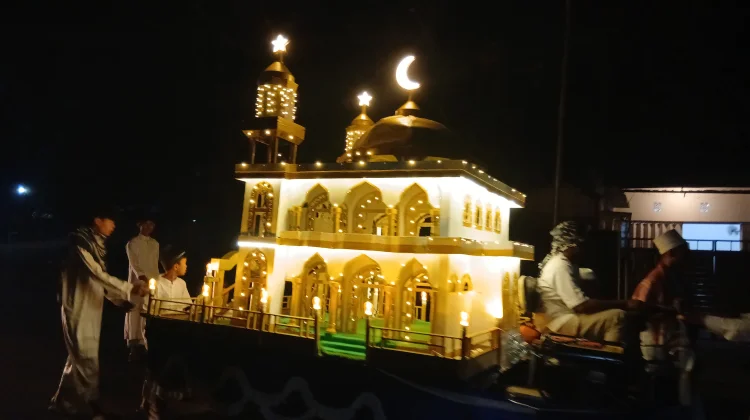 Gema Takbir dan Pawai Lampion Semarakkan Malam Idul Fitri di Lombok Tengah
