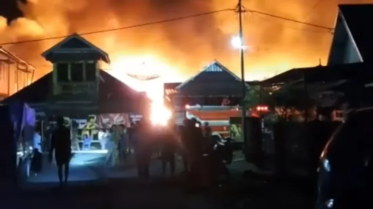 Tragedi Kalimango, Puluhan Rumah Terbakar, Petugas Damkar Tewas