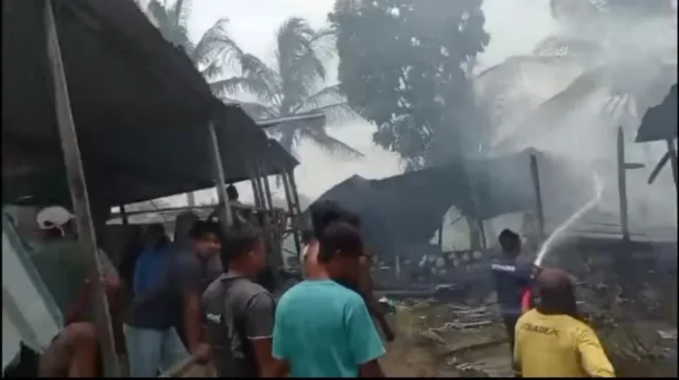 Diduga Korsleting Listrik, Asrama Ponpes Safinatunnajah Loteng Ludes Terbakar