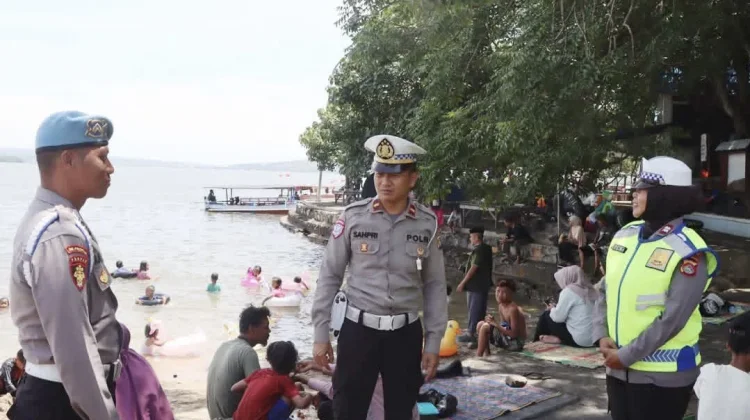 Personel Ops Lilin Rinjani 2026, Patroli di Tempat Wisata Pantai Lawata Kota Bima