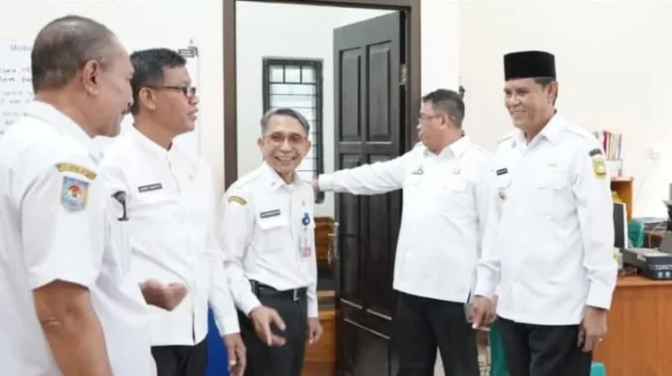 Hari Pertama Kerja, Bupati Sumbawa Sidak OPD