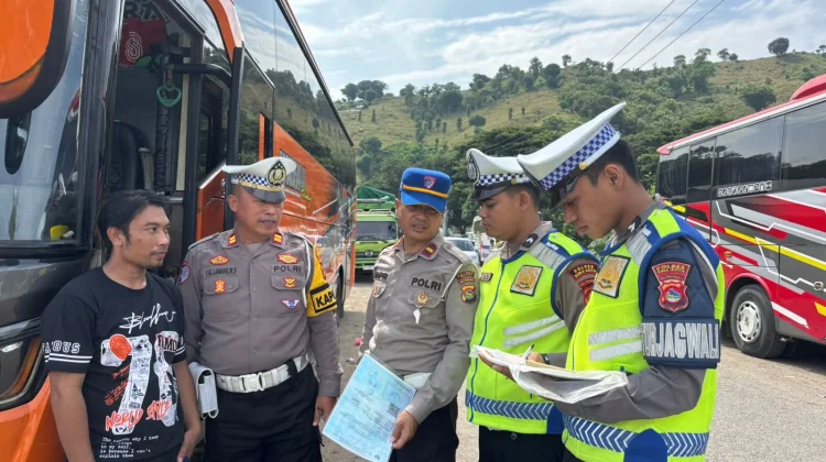 Sat Lantas Polres Bima Kota dan  Dishub Tertibkan Bus AKAP di Jalan Pahlawan