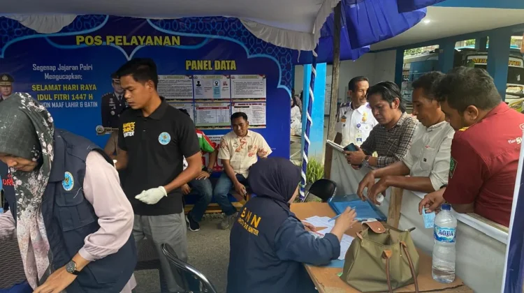 Pos Pelayanan Ops Ketupat Rinjani 2026 Bersama BNNK Bima Tes Urine Supir